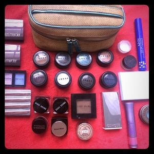 26 eyeshadows + bag urban decay lorac Bobbi brown
